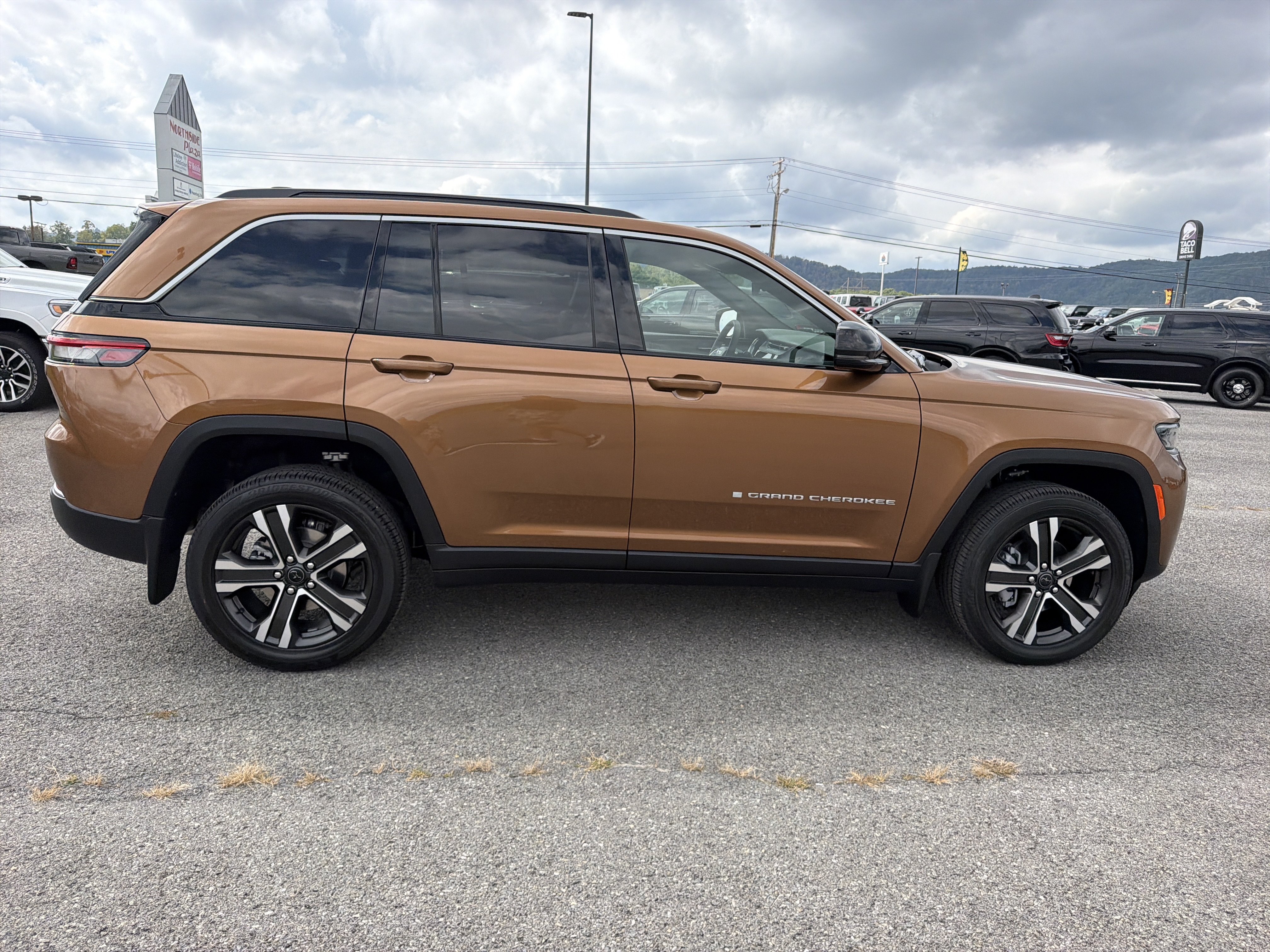 New 2027 Jeep Grand Cherokee Limited AWD/4WD image 5