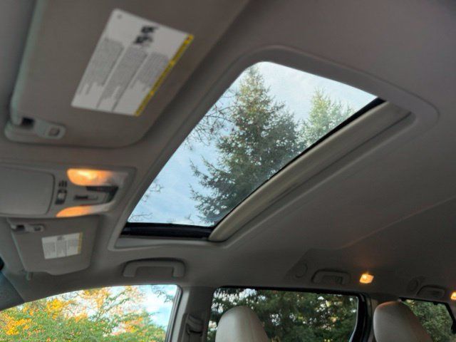 Used 2015 Toyota Sienna XLE w/ XLE Navigation Package FWD image 35