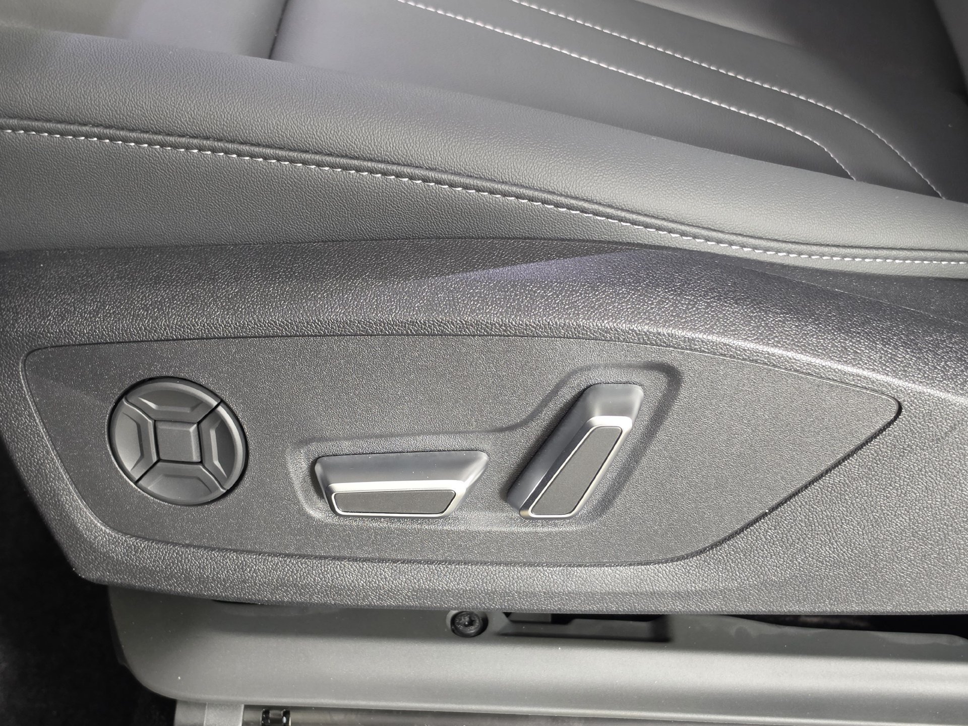 New 2026 Audi Q3 quattro 2.0T AWD/4WD image 9