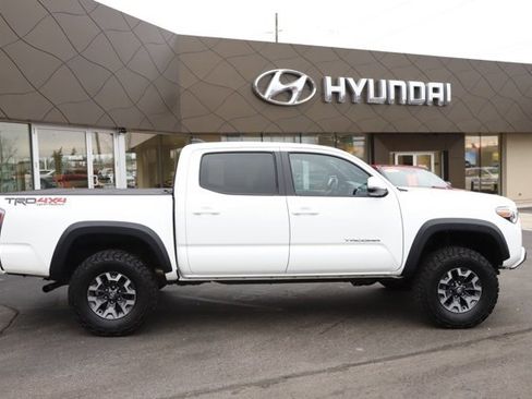 Used 2023 Toyota Tacoma TRD Off-Road image 2