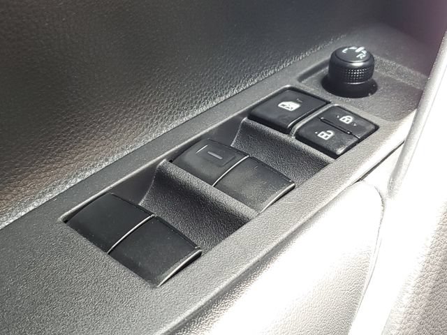 Used 2024 Toyota Corolla Cross XLE FWD image 25