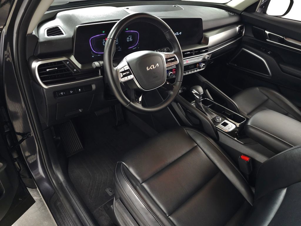 Used 2025 Kia Telluride LX FWD image 15
