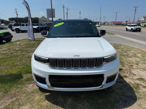 Used 2024 Jeep Grand Cherokee L Summit w/ Luxury Tech Group V AWD/4WD image 2