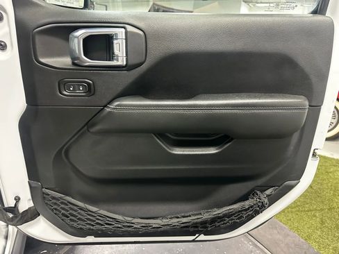 Used 2021 Jeep Wrangler Unlimited Rubicon image 24