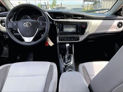 Used 2018 Toyota Corolla LE FWD image 31