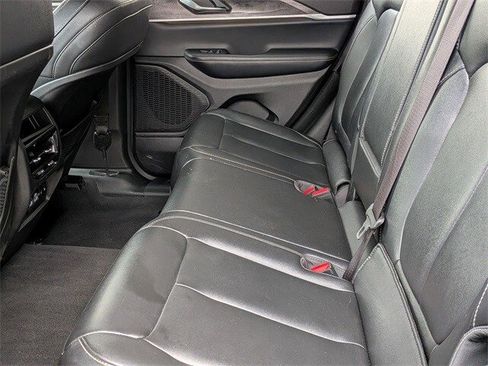 Used 2024 Jeep Grand Cherokee Limited image 29