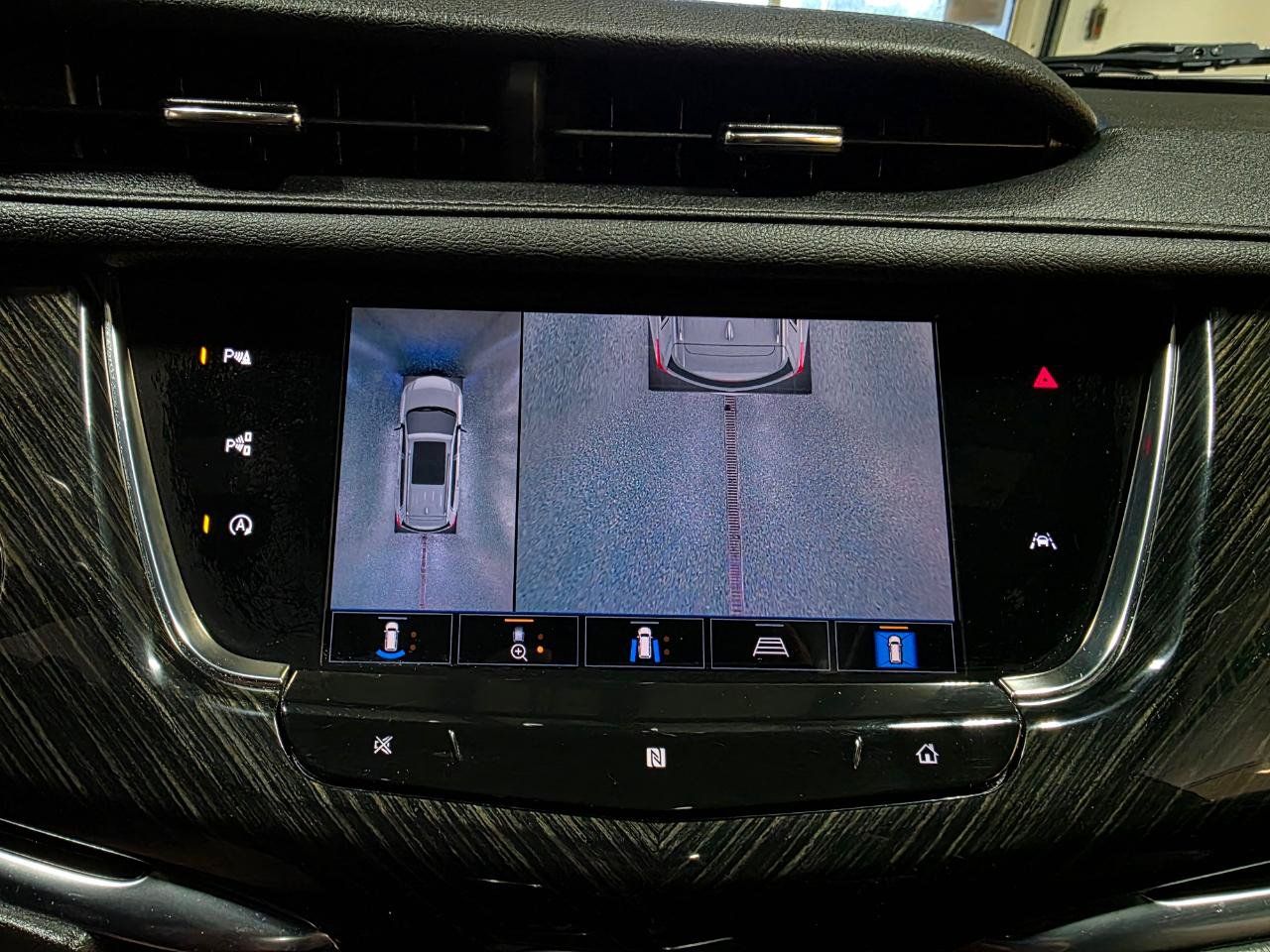 Used 2021 Cadillac XT6 Premium Luxury AWD/4WD image 36