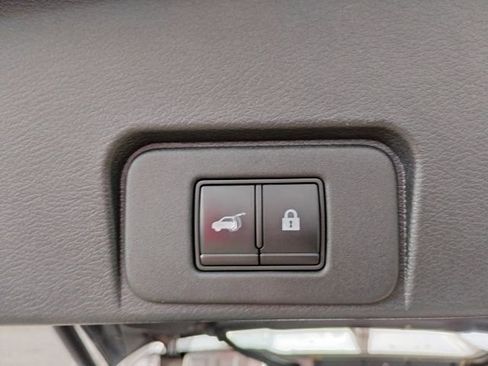 Used 2021 Nissan Rogue SL w/ Premium Package image 11