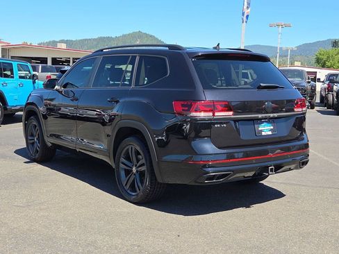 Used 2021 Volkswagen Atlas SE w/ Panoramic Sunroof Package FWD image 12