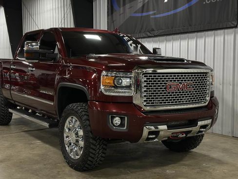 Used 2017 GMC Sierra 2500 Denali w/ Duramax Plus Package image 26