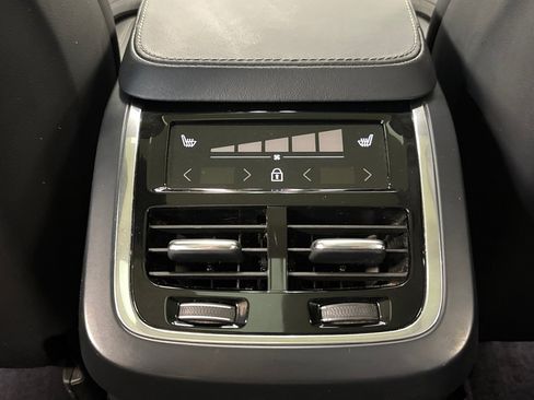 Used 2025 Volvo XC90 B6 Ultra w/ Protection Package AWD/4WD image 35