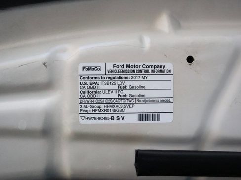 Used 2017 Ford Explorer Platinum image 25