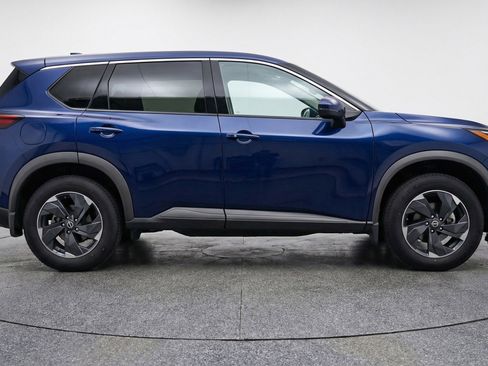 Used 2025 Nissan Rogue SV image 11