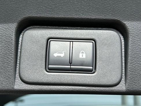 Used 2025 Nissan Rogue SV image 31