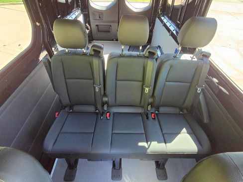 Used 2020 Mercedes-Benz Sprinter 2500 image 24
