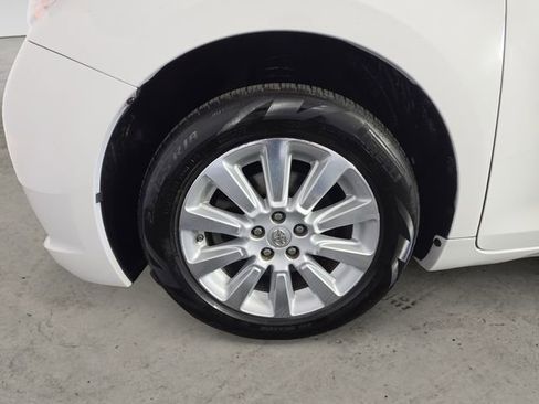 Used 2013 Toyota Sienna AWD image 14