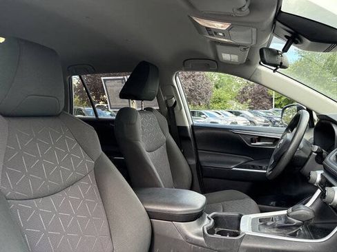 Used 2022 Toyota RAV4 XLE AWD/4WD image 8