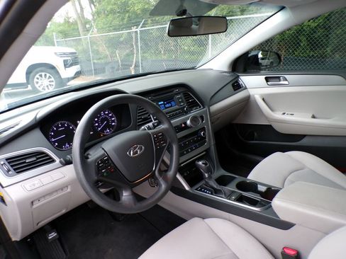 Used 2015 Hyundai Sonata SE FWD image 11