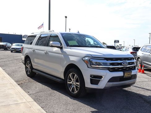Used 2024 Ford Expedition Max Limited AWD/4WD image 3