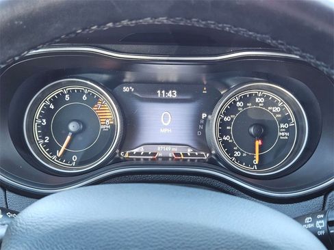 Used 2019 Jeep Cherokee Limited image 18