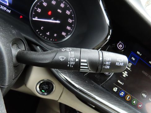 Used 2022 Buick Envision Essence w/ Technology Package I image 31