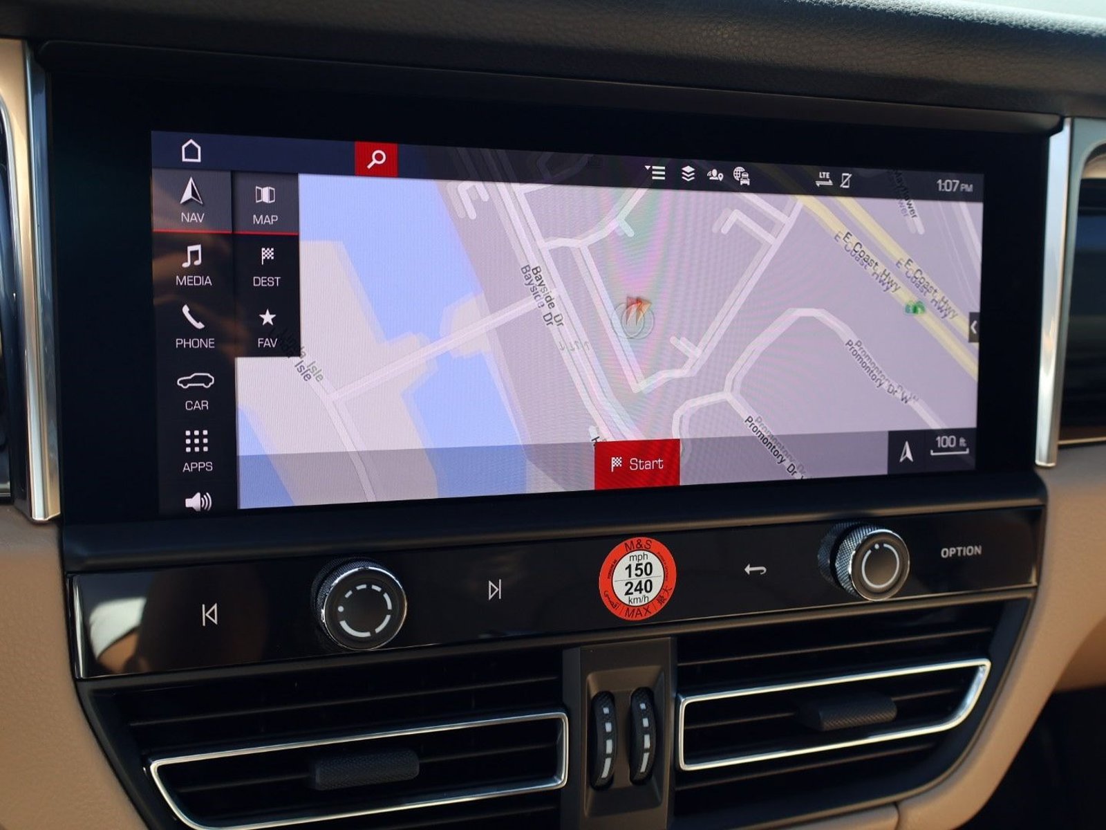 Certified 2026 Porsche Macan AWD/4WD image 18
