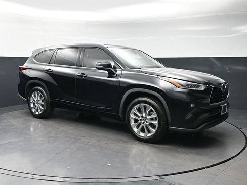 Used 2020 Toyota Highlander Limited FWD image 3