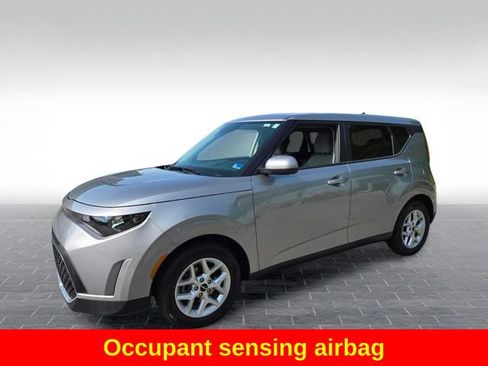 Used 2025 Kia Soul LX FWD image 4