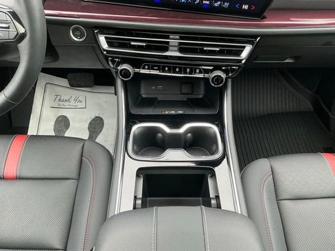 Used 2024 Chevrolet Traverse RS w/ LPO, Floor Liner Package image 28