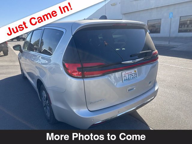 Used 2024 Chrysler Pacifica Limited FWD image 3