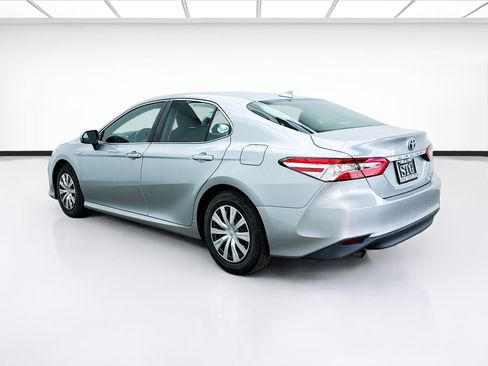 Used 2020 Toyota Camry LE image 6