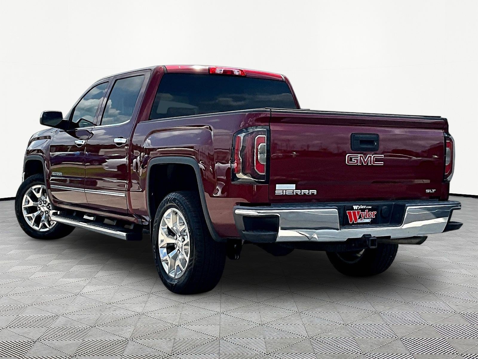 Used 2017 GMC Sierra 1500 SLT w/ SLT Premium Package AWD/4WD image 4