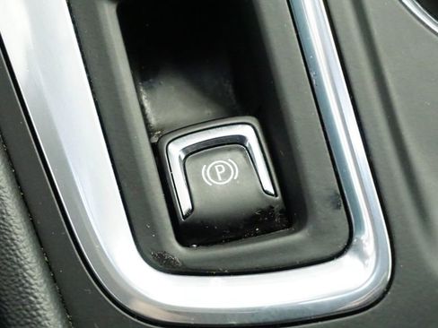 Used 2020 Chevrolet Equinox LT image 32