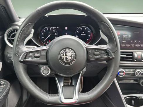 Used 2024 Alfa Romeo Giulia Veloce AWD/4WD image 15