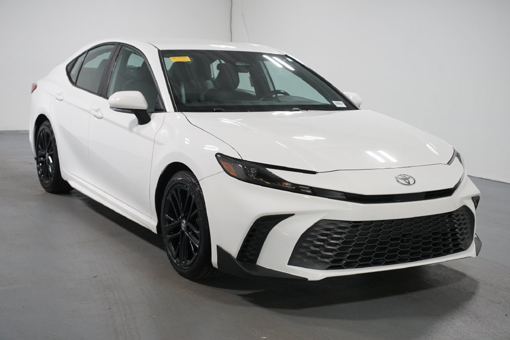 Certified 2025 Toyota Camry SE FWD image 3