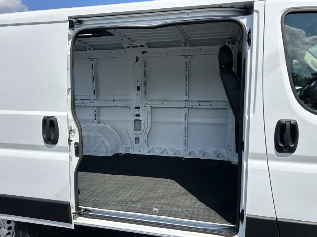 Used 2025 RAM ProMaster 2500 w/ Convenience Group FWD image 12