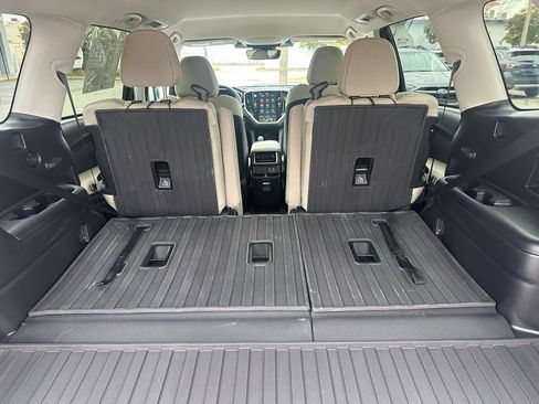 Used 2025 Subaru Ascent Premium image 7
