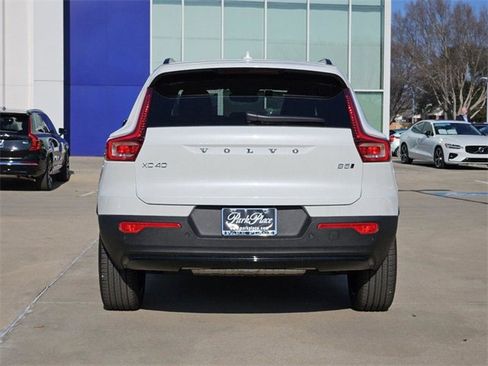 Certified 2025 Volvo XC40 B5 Ultra w/ Climate Package image 8