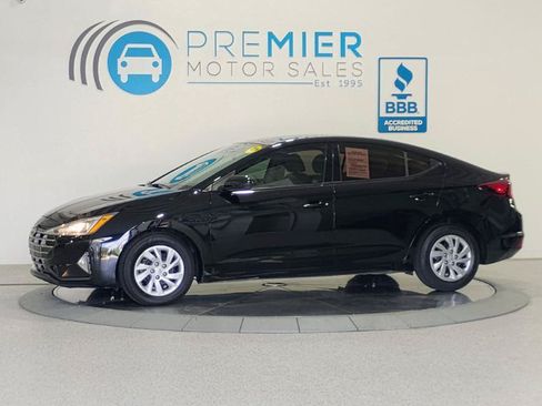 Used 2020 Hyundai Elantra SE w/ Cargo Package (C1) FWD image 2