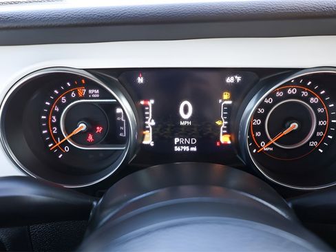 Used 2021 Jeep Wrangler Unlimited Islander image 11