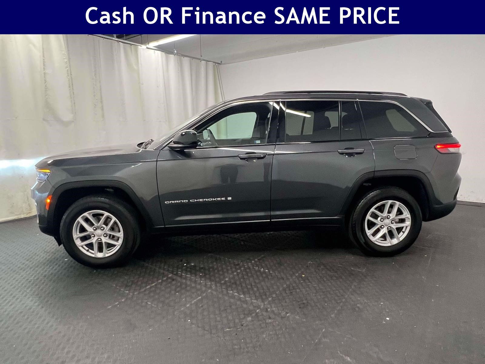 Certified 2025 Jeep Grand Cherokee Laredo X w/ Luxury Tech Group I AWD/4WD image 9