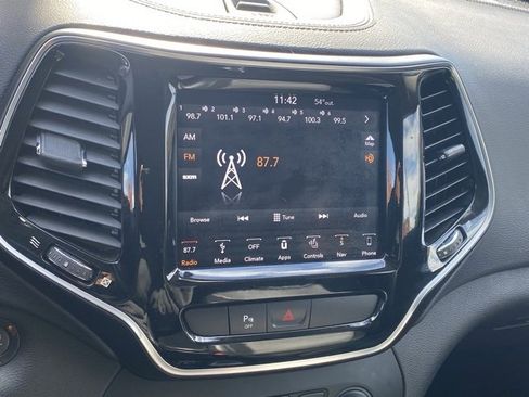 Used 2019 Jeep Cherokee Limited w/ Luxury Group image 22