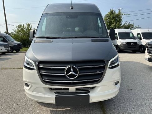 Used 2023 Mercedes-Benz Sprinter 2500 image 2