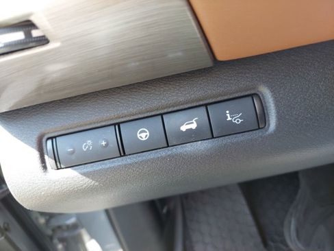 Used 2024 Nissan Pathfinder Platinum AWD/4WD image 9