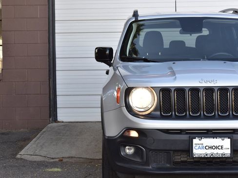 Used 2018 Jeep Renegade Latitude w/ Cold Weather Group image 28