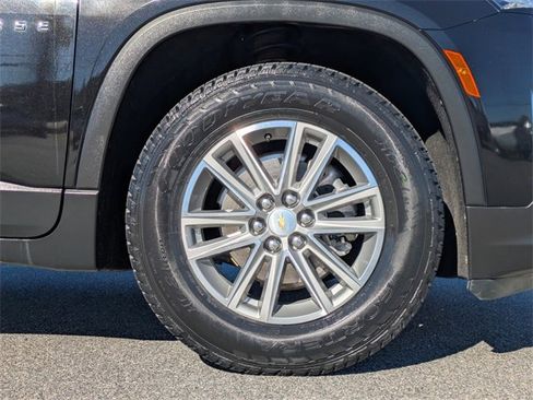 Used 2023 Chevrolet Traverse LT image 12