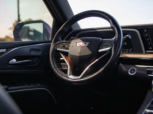 Used 2021 Cadillac Escalade ESV Premium Luxury w/ Driver Assist Tech Package AWD/4WD image 40