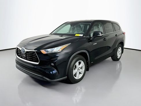 Used 2020 Toyota Highlander LE AWD/4WD image 3