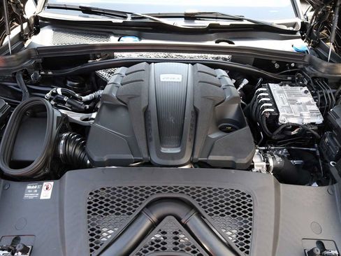 Used 2025 Porsche Macan S AWD/4WD image 51