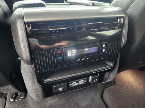 Used 2025 Jeep Wagoneer L 4WD image 33